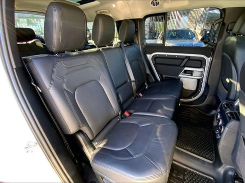 Used 2023 Land Rover Defender 130 SE image 19