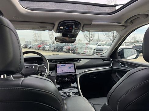 Certified 2023 Jeep Grand Cherokee Limited w/ Black Appearance Package image 30