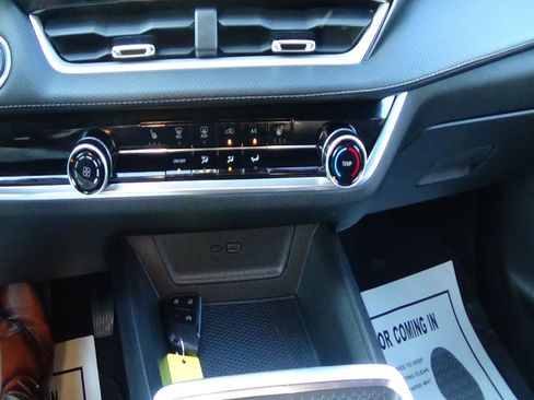 Used 2025 Chevrolet Equinox LT image 24