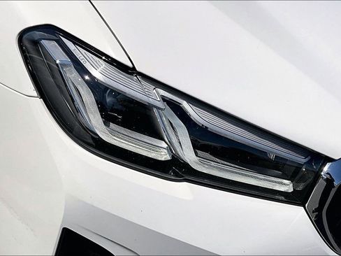 Used 2021 BMW 530e w/ Convenience Package image 32