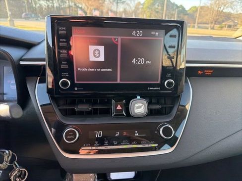 Used 2022 Toyota Corolla LE image 9