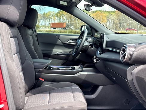 Used 2025 Chevrolet Equinox LT image 9