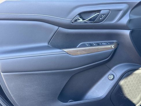 Used 2022 GMC Acadia SLE w/ Driver Convenience Package image 17