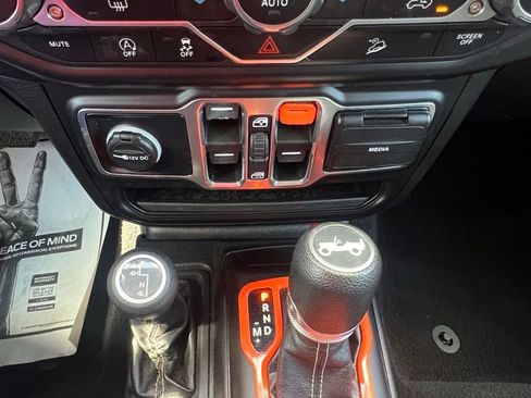 Used 2020 Jeep Wrangler Unlimited Sahara image 24