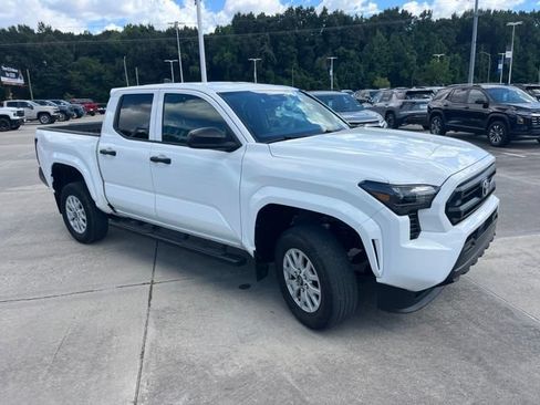 Used 2024 Toyota Tacoma SR RWD image 9
