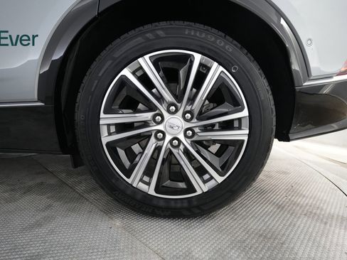 Used 2024 Cadillac Lyriq Luxury RWD image 9