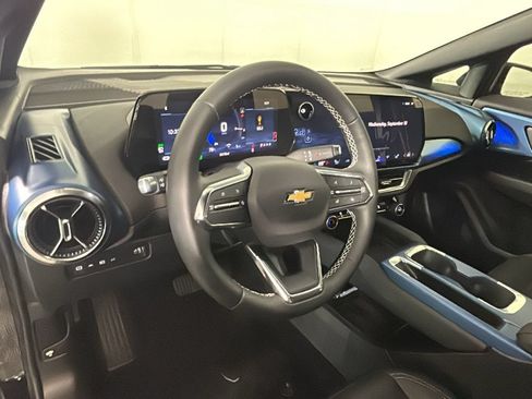 Used 2025 Chevrolet Equinox EV LT FWD image 16