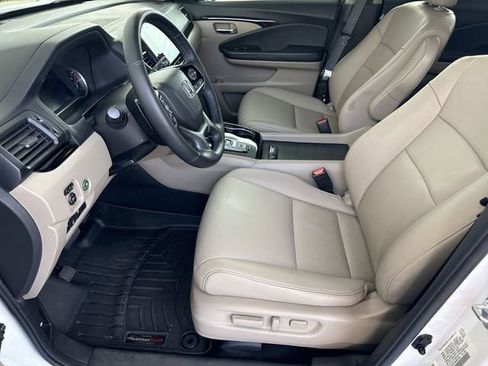 Used 2021 Honda Pilot Touring image 11