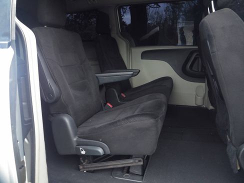 Used 2011 Chrysler Town & Country Touring FWD image 15