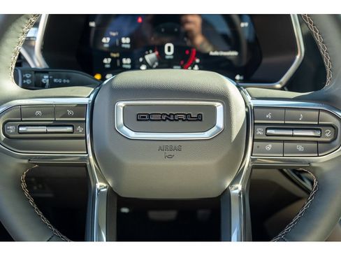 New 2026 GMC Canyon Denali w/ LPO, Denali Black Edition AWD/4WD image 18