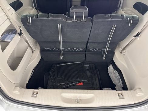 Used 2024 Chrysler Pacifica Touring-L image 19