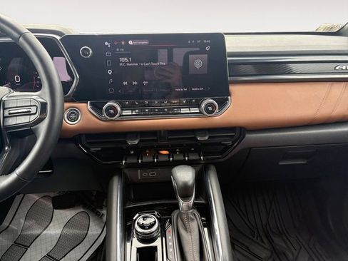 Used 2023 GMC Canyon AT4 w/ AT4 Premium Package image 11