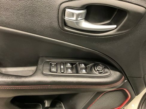 Used 2020 Jeep Compass Trailhawk AWD/4WD image 16
