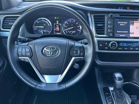 Used 2014 Toyota Highlander Limited Platinum image 18