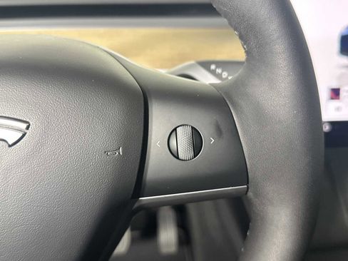 Used 2022 Tesla Model Y Long Range AWD/4WD image 26