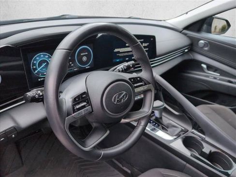 Used 2023 Hyundai Elantra SEL w/ Convenience Package FWD image 9