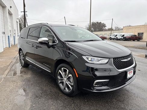 New 2026 Chrysler Pacifica Pinnacle image 10