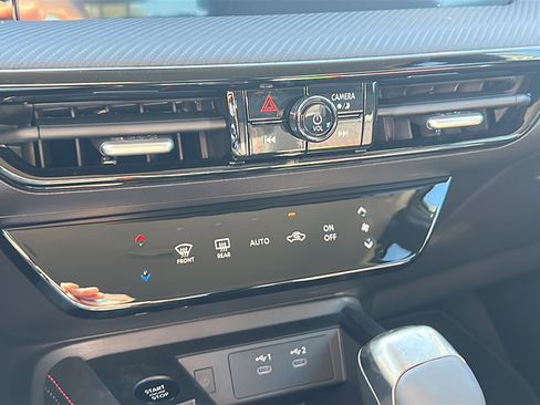 New 2026 Nissan Kicks SR image 23