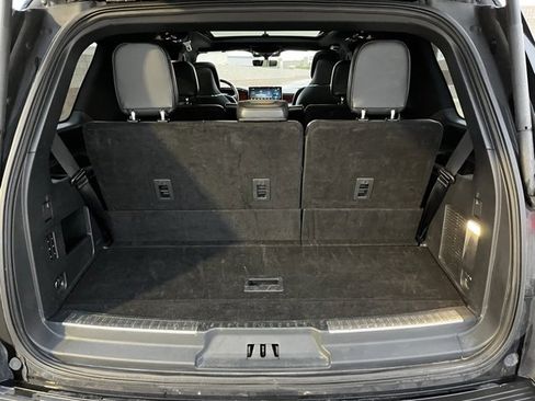 Used 2024 Lincoln Navigator Reserve image 11