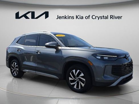 Used 2025 Volkswagen Tiguan S FWD image 2