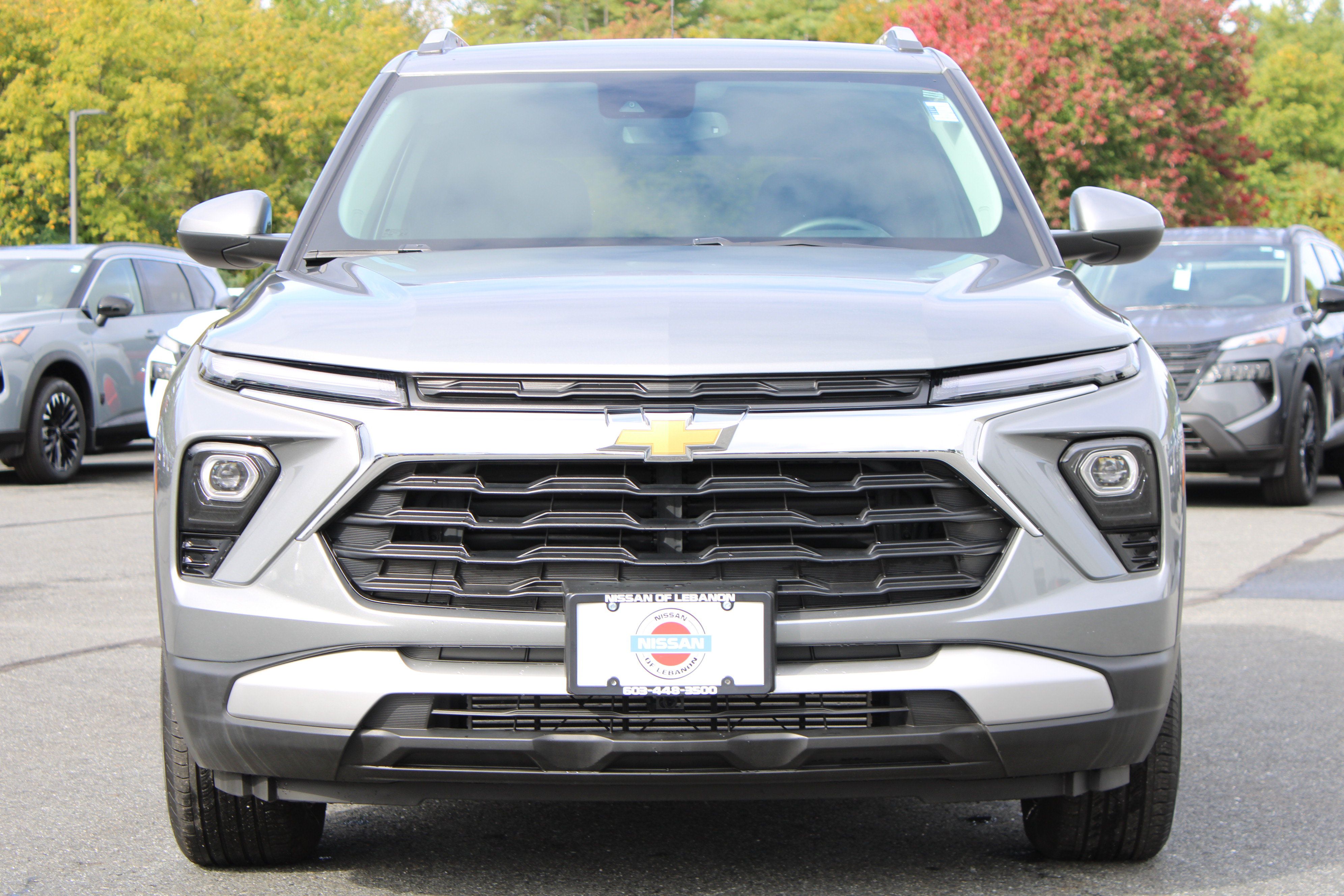 Used 2025 Chevrolet TrailBlazer LT w/ Convenience Package AWD/4WD image 2