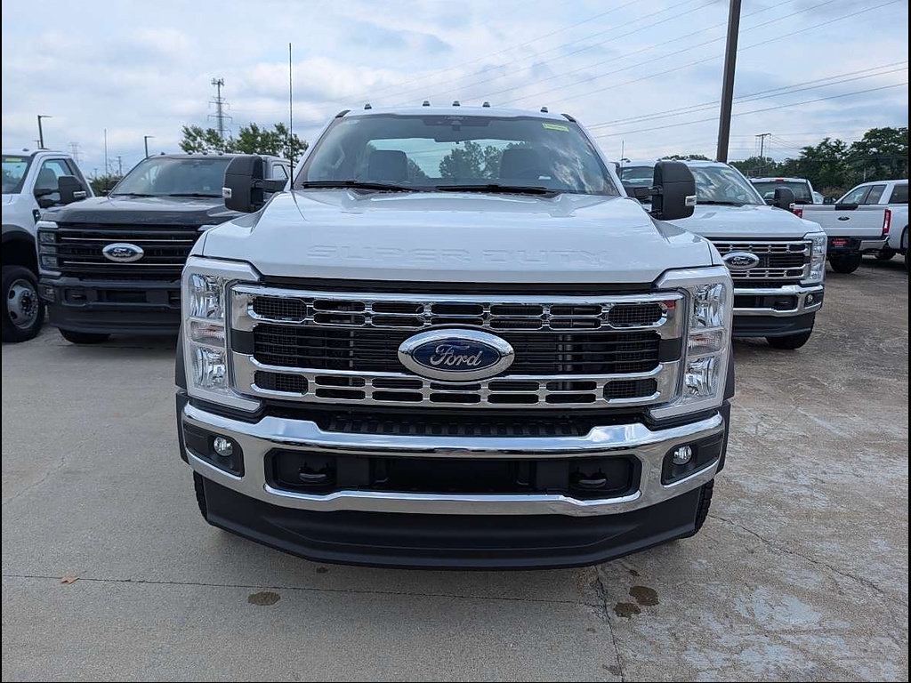 New 2026 Ford F550 4x4 Regular Cab Super Duty image 2