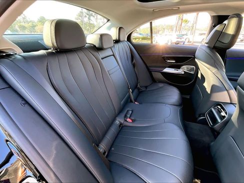 Used 2024 Mercedes-Benz E 350 4MATIC Sedan image 21