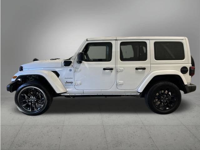 Used 2024 Jeep Wrangler Unlimited Sahara w/ Technology Group AWD/4WD image 2
