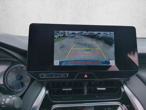 Certified 2024 Toyota Venza XLE AWD/4WD image 13