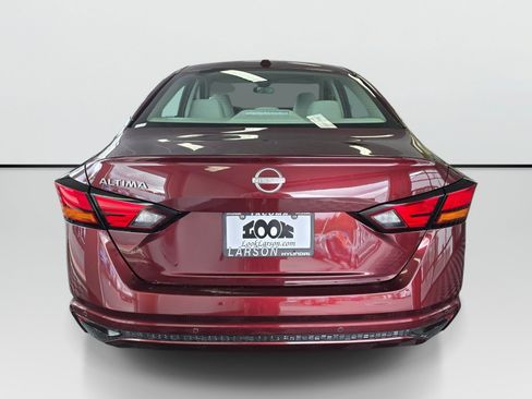 Used 2025 Nissan Altima 2.5 SV FWD image 4
