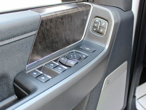 Used 2025 Ford F250 Lariat AWD/4WD image 38