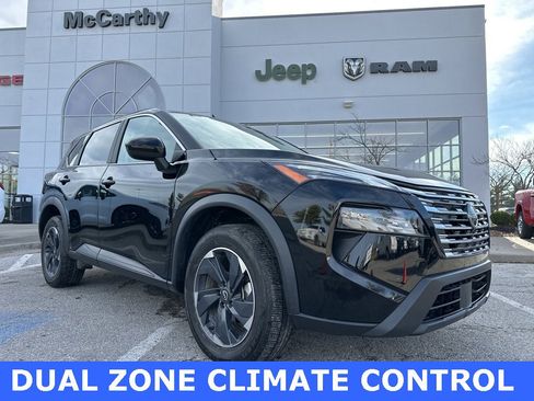 Used 2024 Nissan Rogue SV image 1