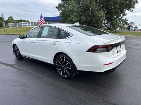 Used 2024 Honda Accord Touring image 3