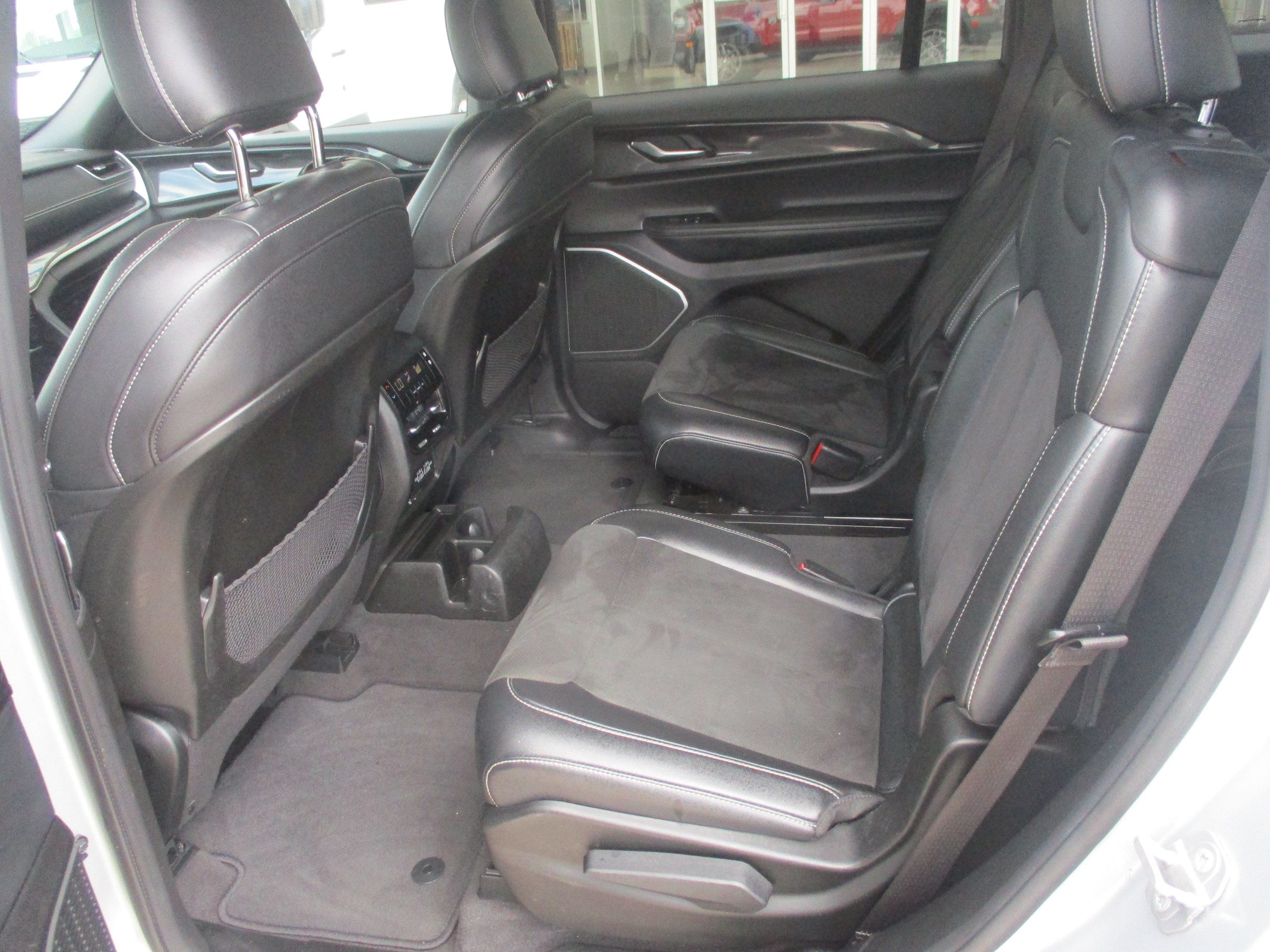 Used 2021 Jeep Grand Cherokee L Laredo AWD/4WD image 5