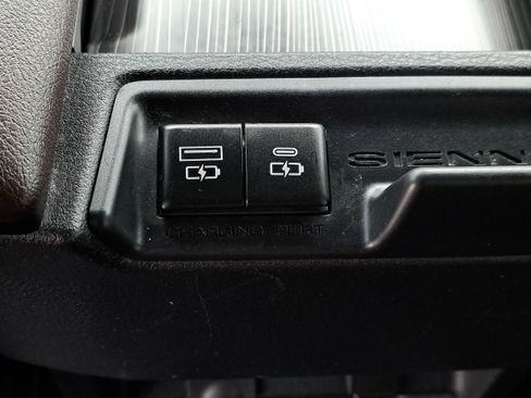 Certified 2021 Toyota Sienna Platinum image 17