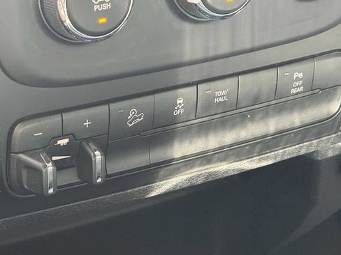 Used 2017 RAM 2500 Tradesman w/ Chrome Appearance Group AWD/4WD image 17