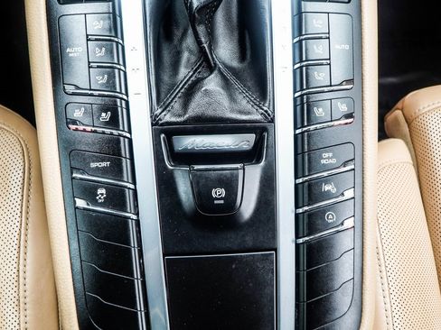 Used 2017 Porsche Macan S image 22