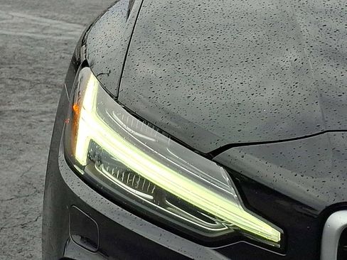 Used 2019 Volvo S60 T6 R-Design image 9