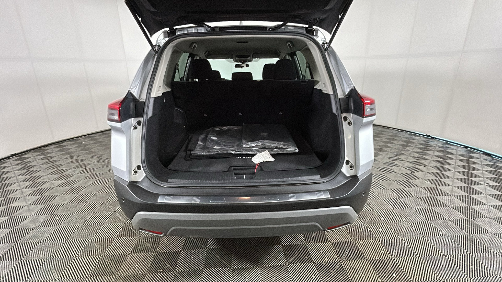Used 2023 Nissan Rogue SV AWD/4WD image 33