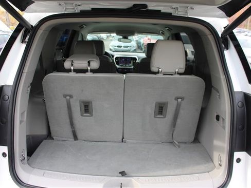 Used 2020 GMC Acadia SLT w/ Driver Alert Package II image 22