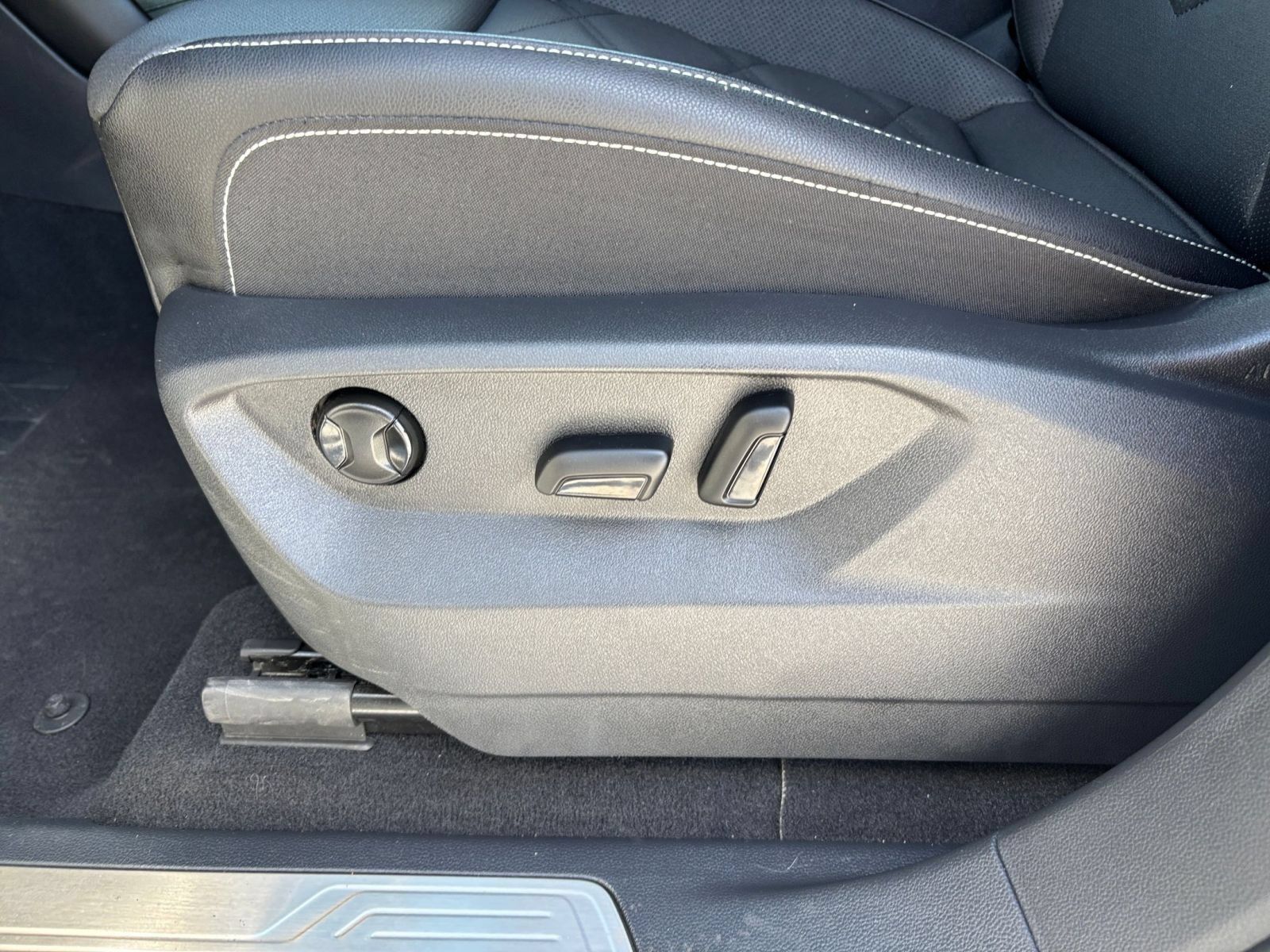 Used 2026 Volkswagen Atlas SE FWD image 21