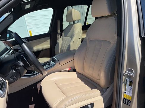 Used 2019 BMW X5 xDrive40i w/ Executive Package image 12