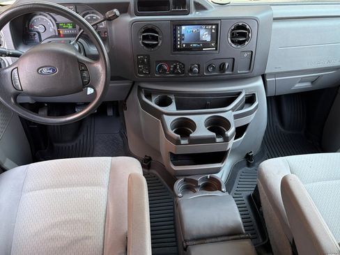 Used 2011 Ford E-350 and Econoline 350 XLT image 13
