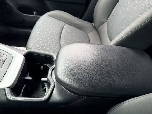 Used 2022 Toyota RAV4 XLE image 21