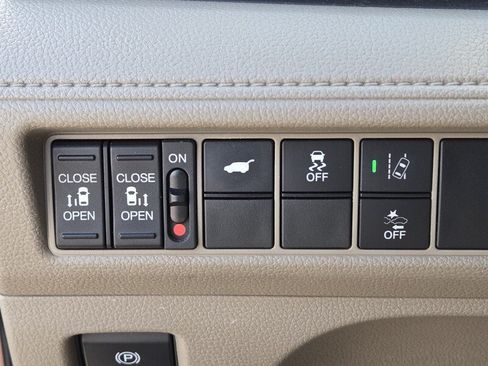 Used 2018 Honda Odyssey EX-L image 22