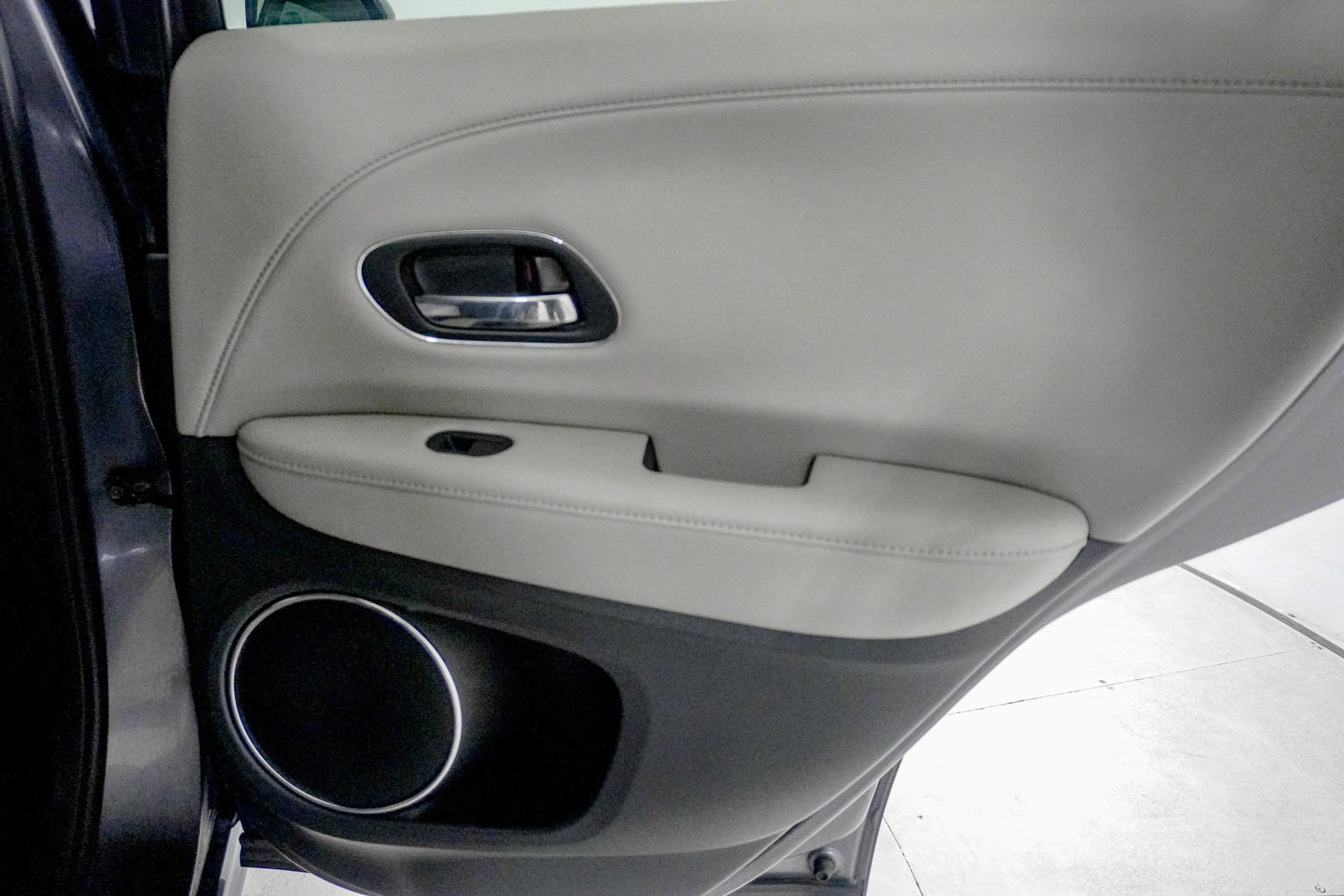 Used 2020 Honda HR-V Touring image 34
