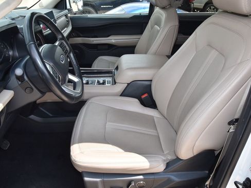 Used 2024 Ford Expedition Limited image 9