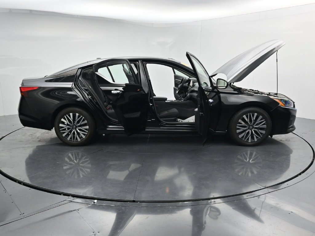 Used 2023 Nissan Altima 2.5 SV FWD image 41