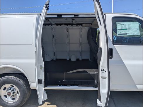 New 2026 GMC Savana 2500 w/ Driver Convenience Package RWD image 15