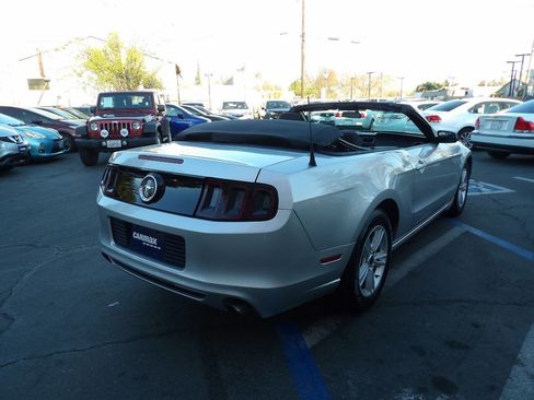 Used 2014 Ford Mustang Convertible image 3